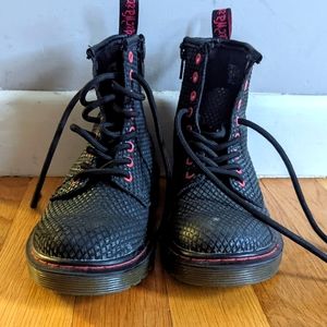 Doc Martens Airwalk Delaney Girls sz 12 boots
